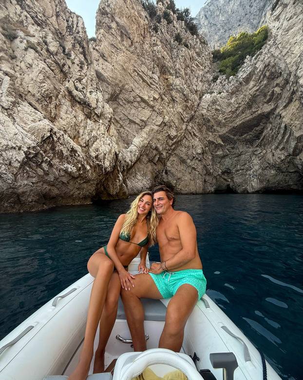 FOTO Talijanska voditeljica je konkurencija Diletti Leotti pred kamerama! Bila je i misica...