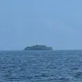 Otok veli&ccaron;ine nogometnog igrali&scaron;ta misteriozno se pojavio na jezeru - a zatim nestao!