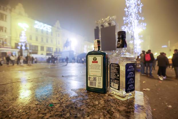 Zagreb: Nakon proslave Nove godine ostala je velika količina otpada