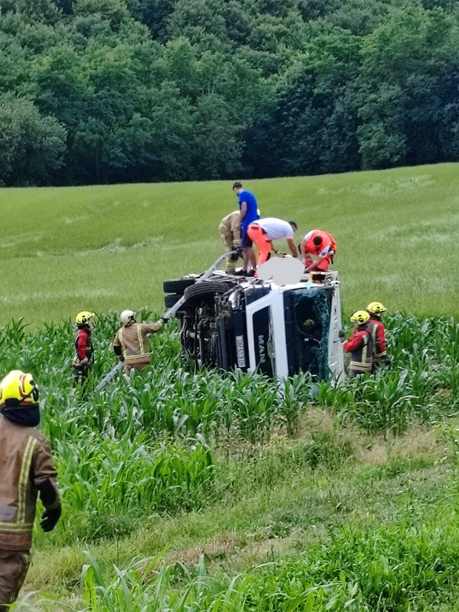 Kamion sletio s ceste kod Ludbrega i priklještio čovjeka, vatrogasci izvlačili ozlijeđenog