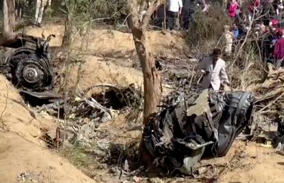 FOTO Srušila se dva mlažnjaka indijskog ratnog zrakoplovstva tijekom vježbe, pilot poginuo