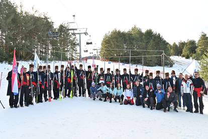 Alka na snijegu: Umjesto topota konja - skijanje na Kupresu!