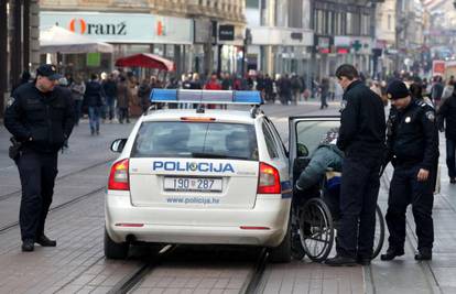 Policija je u centru Zagreba privela dvoje prosjaka invalida