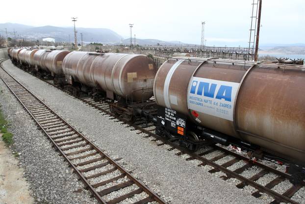 Rijeka: Inine cisterne za prijevoz nafte i naftnih derivata u Urinju 