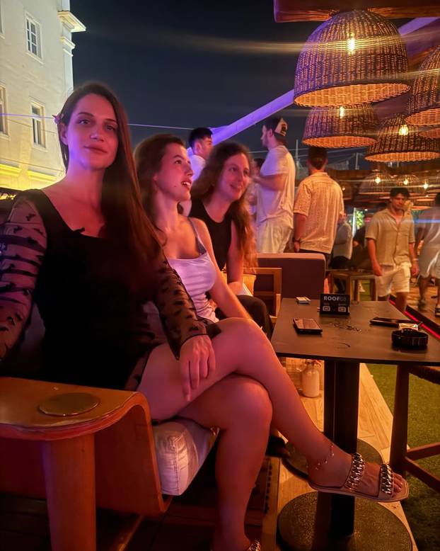 FOTO 'Savršena' Selma uživa u svim čarima ljeta: 'Ribetina u moru, a ribara nema nigdje...'