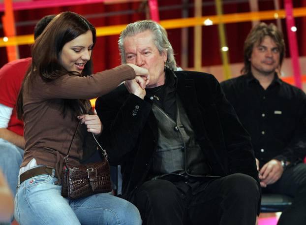 ARHIVA - Boris Novković s pjesmom 'Vukovi umiru sami' pobijedio na Dori 2005.