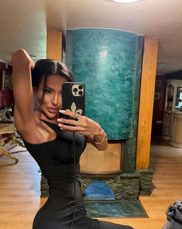 Žena s 'najvećim obrazima na svijetu' objavila fotografiju iz mladosti: 'Šok! Šteta ljepote'