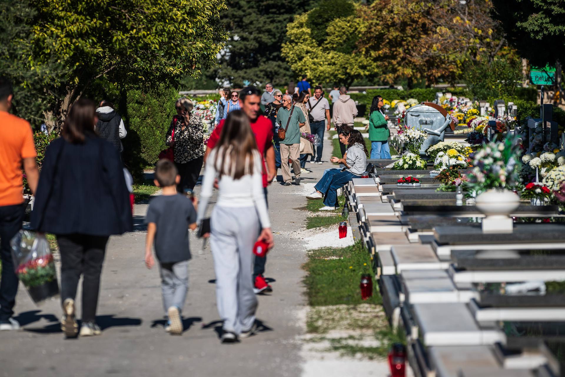 Splićani u obilasku grobova svojih najmilijih na groblju Lovrinac