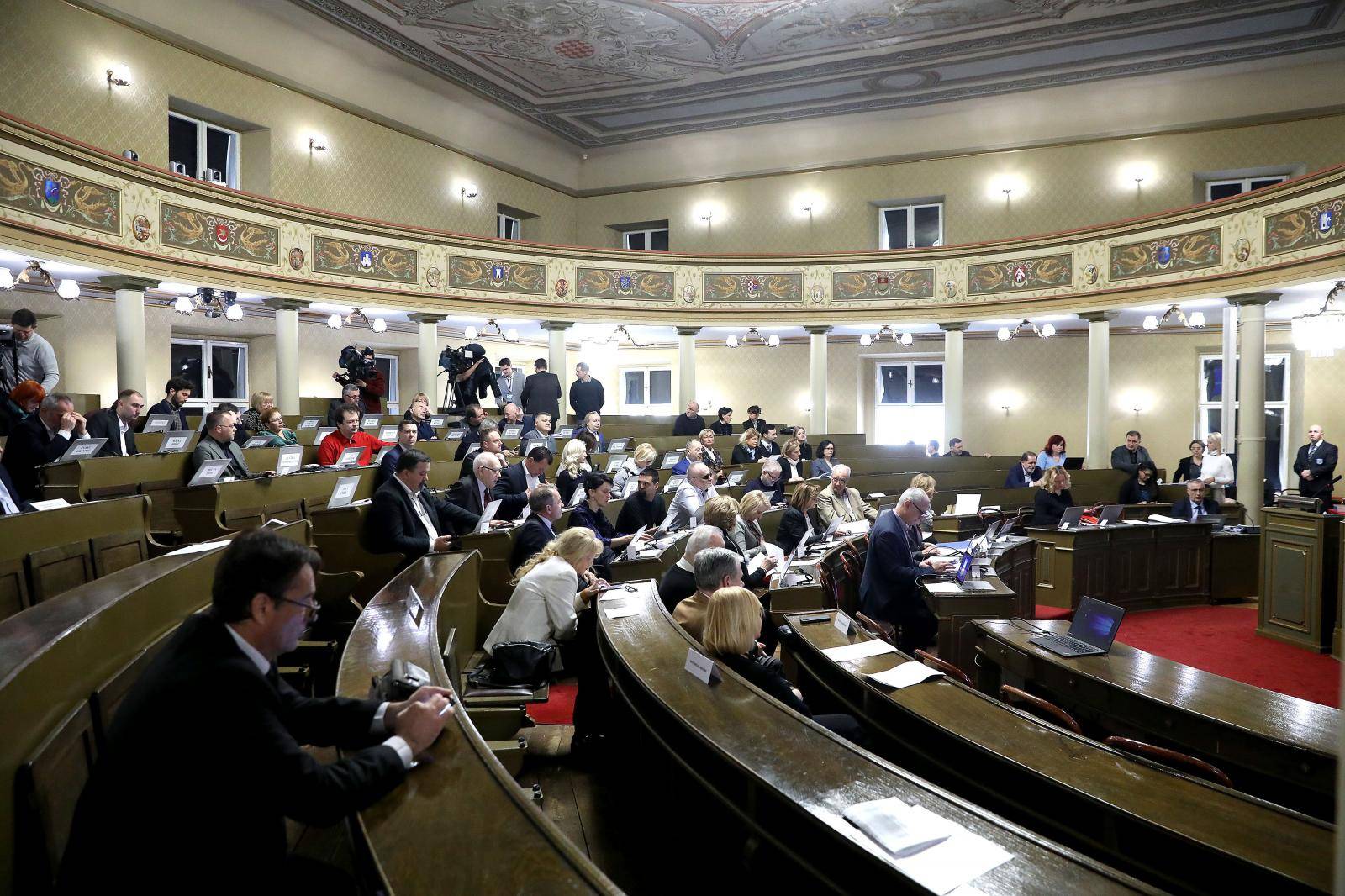 Sjednica Gradske skupštine - gradonačenik i njegova stranka povukli amandmane