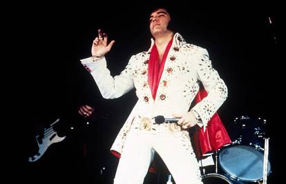Elvisov bijeli kombinezon s nizom ukrasa i kristala danas je jedan od legendarnih outfita