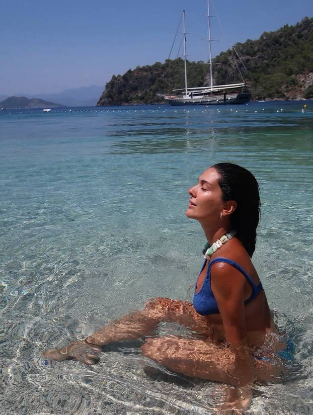 FOTO Sjećate li se 'Šeherezade'? Objavila je fotografije u badiću, pogledajte kako danas izgleda