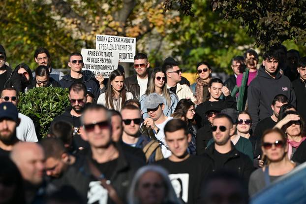 Skoplje. Prije početka suđenja za požar u diskoteci Pulse u Kočanima održan je prosvjed Marš anđela