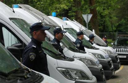 Ranko Ostojić predao ključeve od 60 novih policijskih vozila