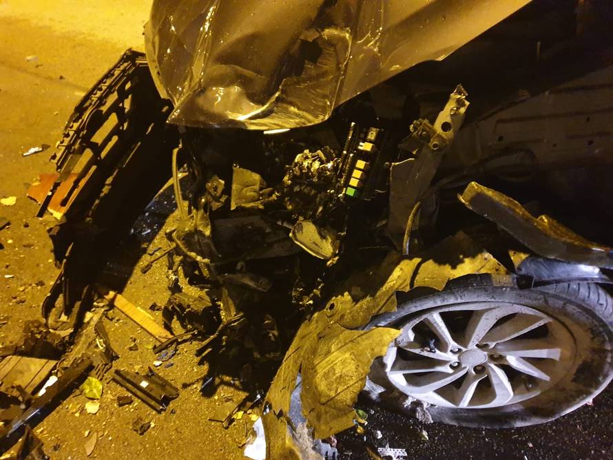 Pijan autom probio zid: 'Bogu hvala da smo postavili ogradu'