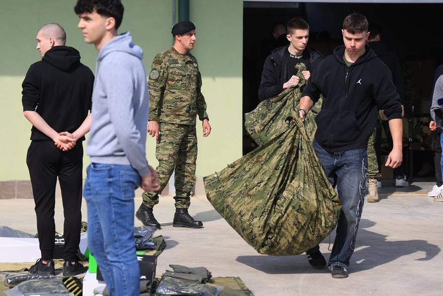 Slu&zcaron;beno po&ccaron;eo vojni rok, ro&ccaron;nik: 'Prijavio sam se sam, &zcaron;elim nau&ccaron;iti korisne vje&scaron;tine'