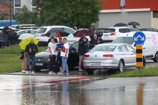 Karlovac: Obilna kiša uzrokovala probleme u prometu