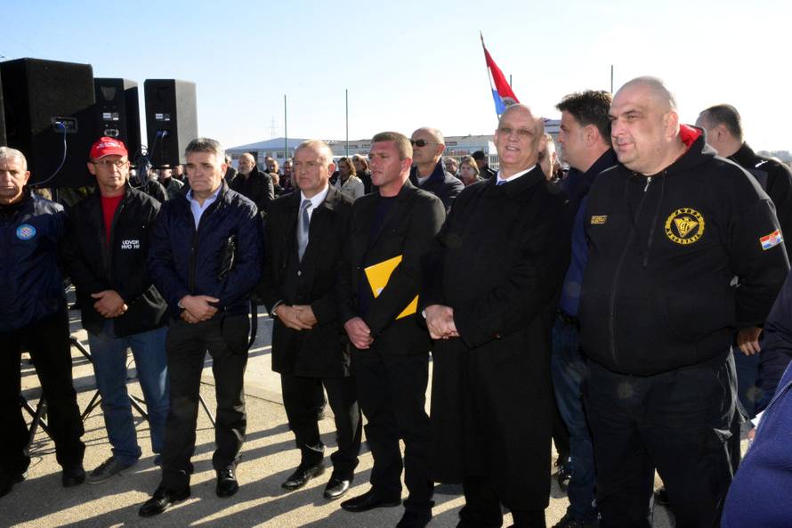 'Nećete uplašiti Hrvate u BiH, pripadnici HVO-a, uz vas smo!'