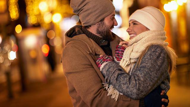 Ugrijte se s partnerom tijekom hladnih dana: 16 super savjeta za zabavnu i romantičnu zimu