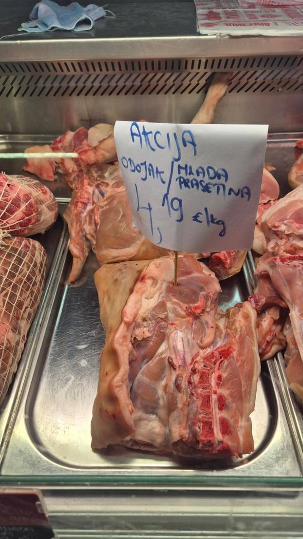 FOTO Pogledajte ponudu tržnice u Osijeku: Kila odojka 4,19 €. A 30 jaja je 6 €. Evo što se isplati