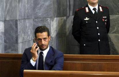 Fabrizio Corona u sudnici mahao skupim mobitelom 