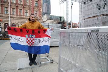 Zagreb: Prvi navija&ccaron;i okupljaju se na glavnom Trgu uo&ccaron;i sve&ccaron;anog do&ccaron;eka rukometa&scaron;a 