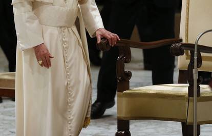 Skandal: Benedikt XVI. odlazi radi izvještaja o bludu u Crkvi?