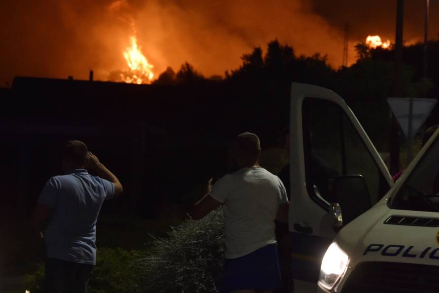 Dramatični video iz samog srca vatre: 'Brajo, jedva smo utekli'