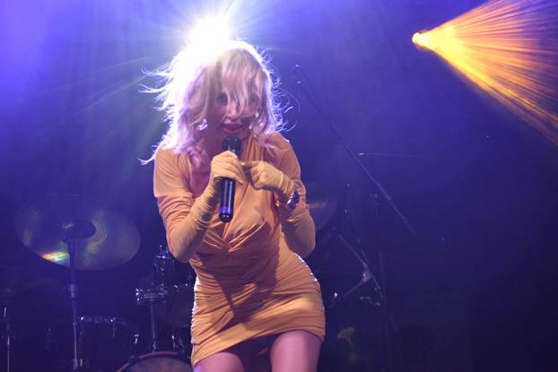 Daruvar: Maja Šuput u ultra kratkoj haljini napravila nezaboravan show na Vinodaru