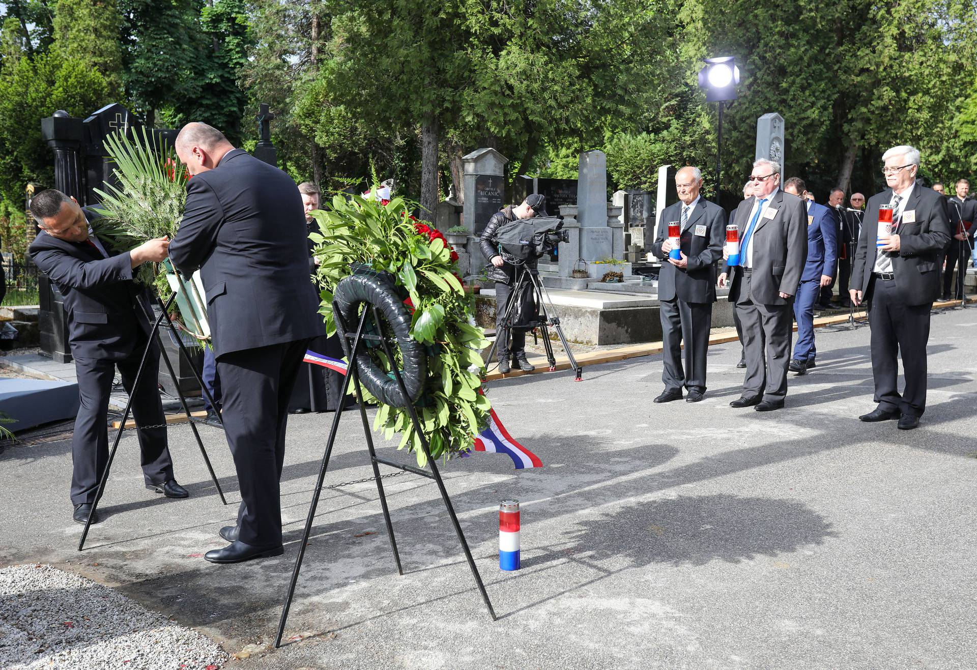 Zagreb: Polaganje vijenaca na Mirogoju povodom 77. obljetnice Bleiburga