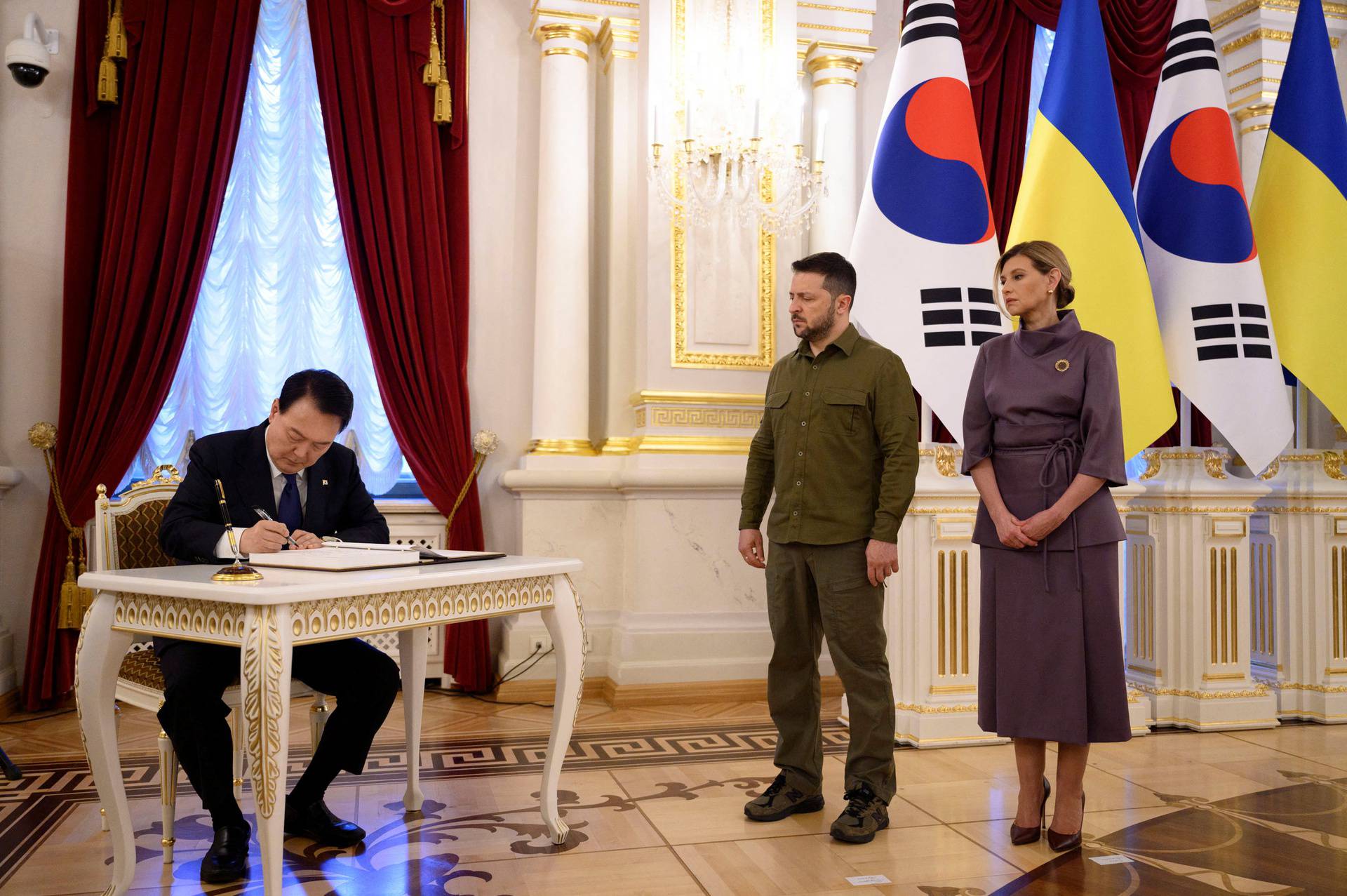 South Korean President Yoon Suk Yeol visits Kyiv