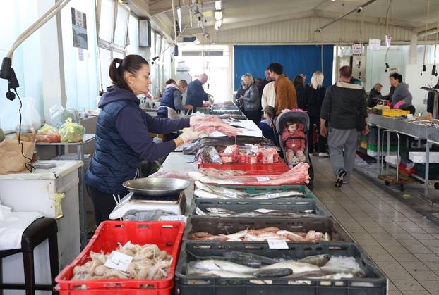 Šibenik: Ponuda na šibenskoj ribarnici