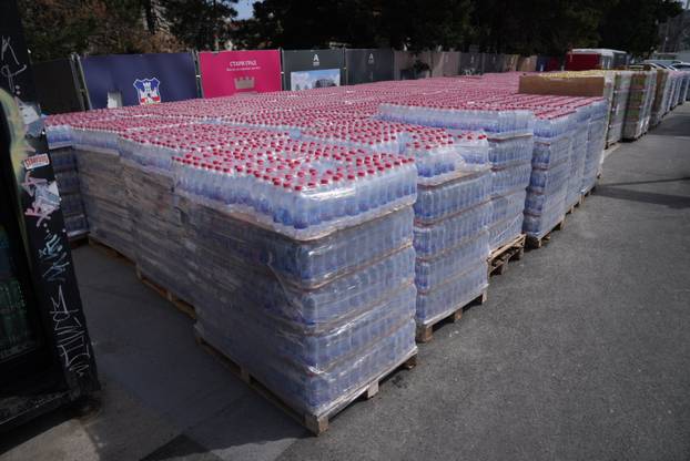 Beograd: Pripreme za trodnevni skup Pokreta za narod i drzavu ispred Narodne skupštine 