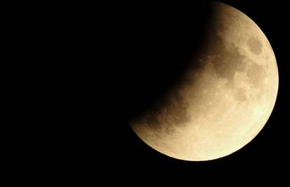Pomrčina Mjeseca: 'Poprimit će crveno-smeđu nijansu noćas'