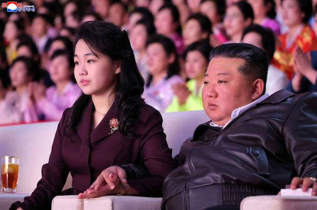 Performance commemorating International Women's Day in Pyongyang