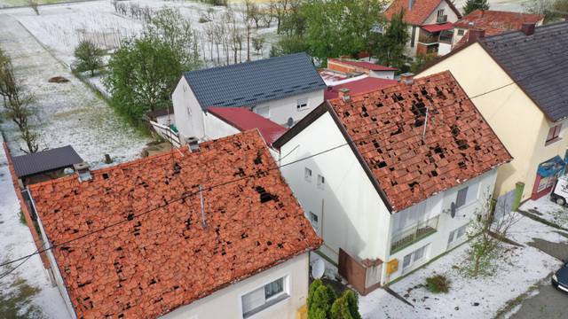FOTO Stravične scene iz zraka: Posljedice nevremena u Požegi