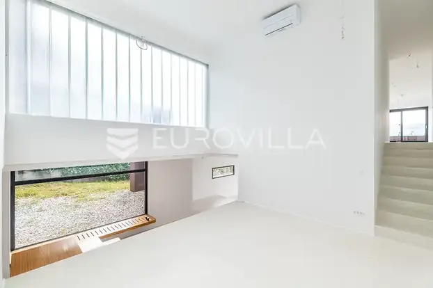 Zavirite u luksuzne kuće naših slavnih: Hauser uživa kraj Pule, Nina Badrić mir našla na Hvaru