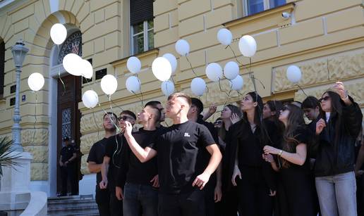 PRIZORI SLAMAJU SRCE &Scaron;ibenski maturanti posvetili su norijadu ubijenom Luki. Zapalili lampa&scaron;e