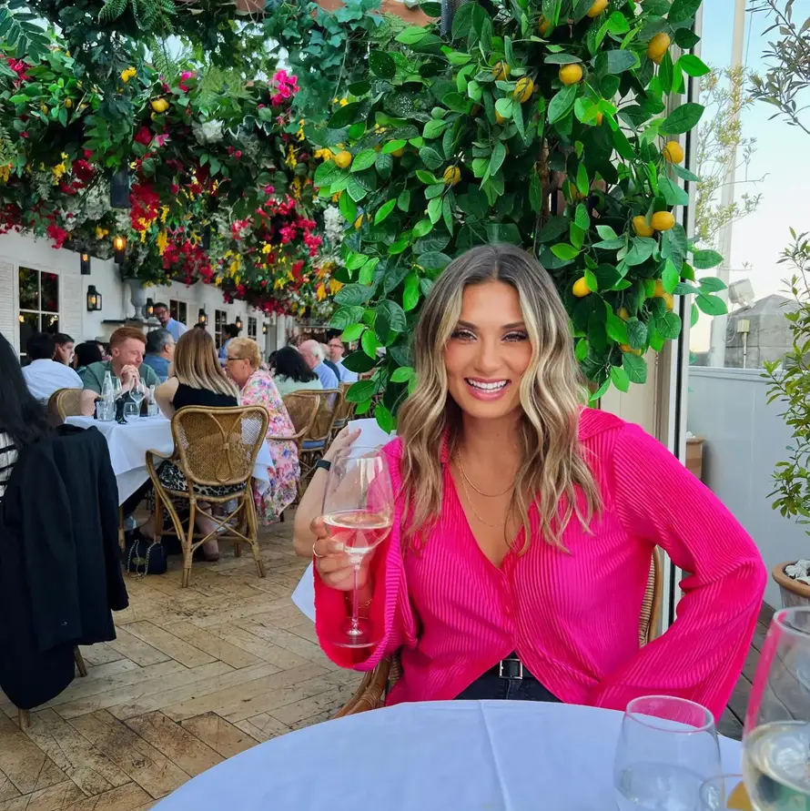 VIDEO Ovo je trenutak uhićenja udane učiteljice. Silovala svog učenika. Odveli je pred mužem!