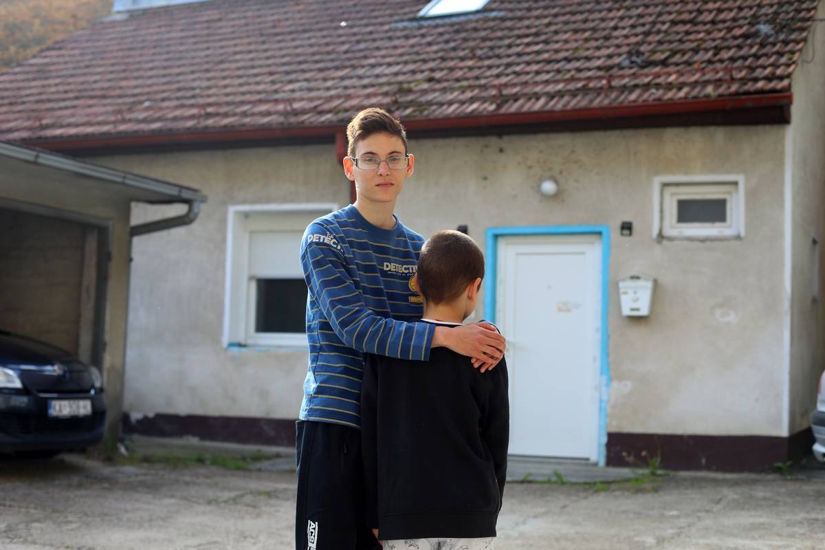 Samohranoj majci iz Karlovca potres je uništio dom: 'Kuća se raspada, a zidovi su puni vlage'