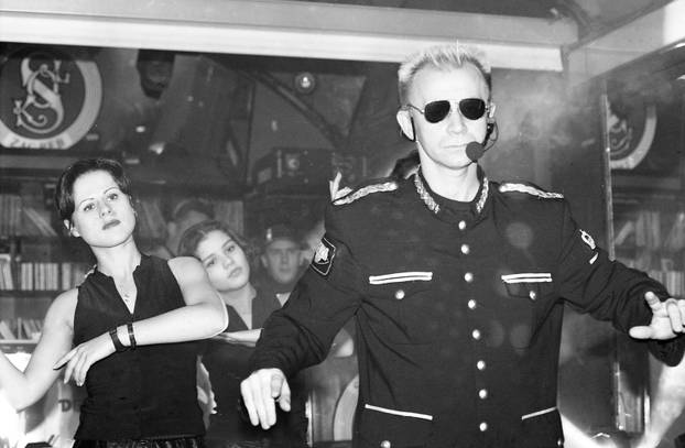 Zagreb: Pjevač Senna M na promociji spota albuma "Čovjek s neba", 11. mj 1995.