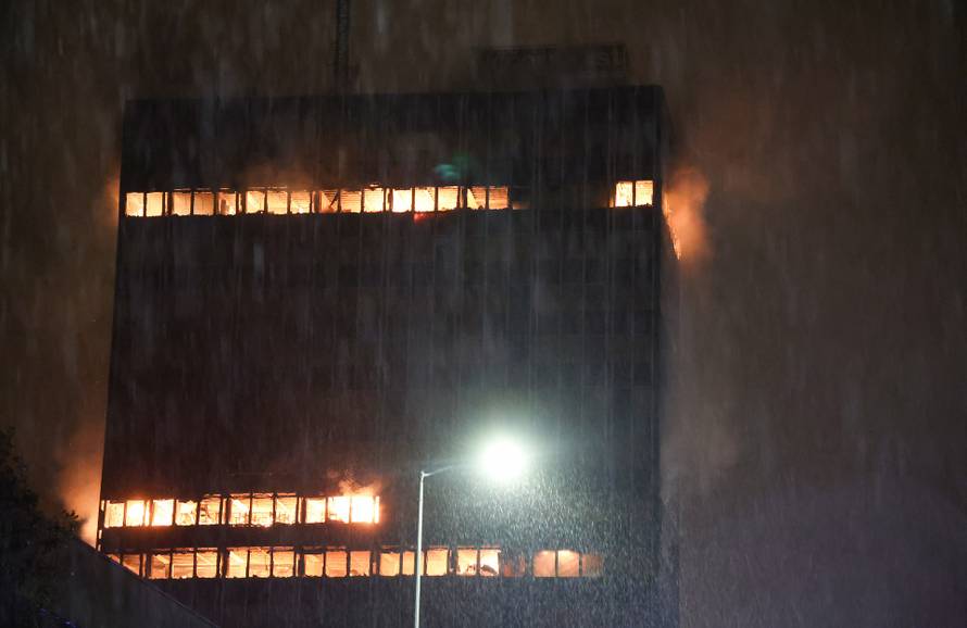 Zagreb: Pozar u Vjesnikovom neboderu