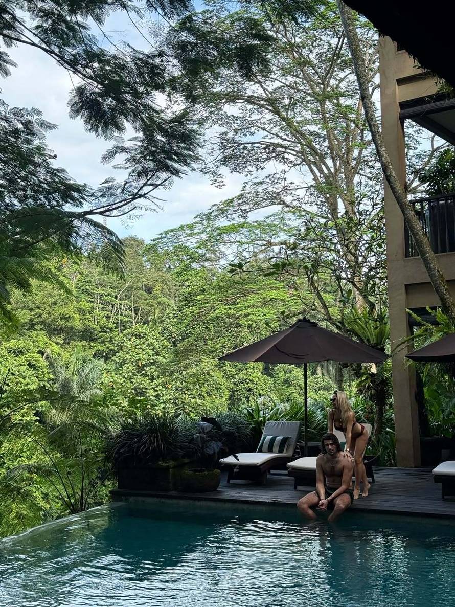 Sve naopačke, pa i Maja Šuput: Mi u kaputima, oni u badiću