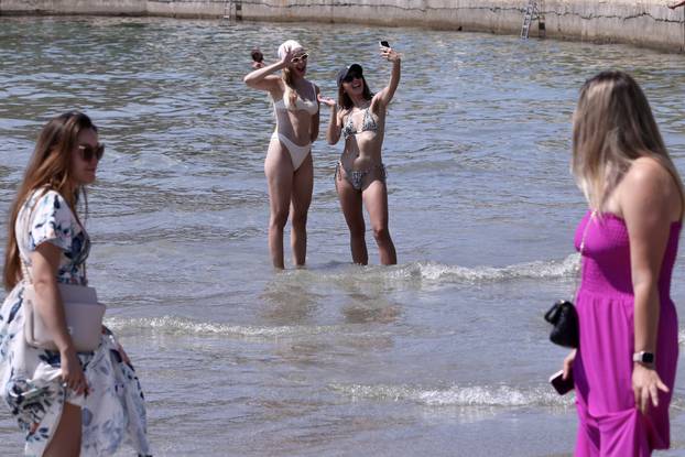 Split: Turisti i posjtitelji Ultre uživaju na Bačvicama