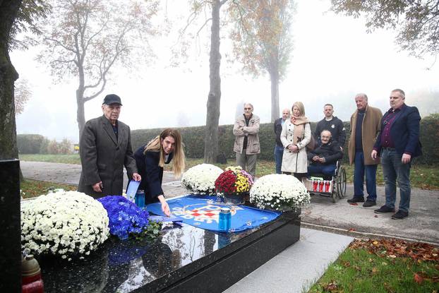 Zagreb: Na grob Slavena Zambate položeni vijenci povodom obljetnice njegove smrti