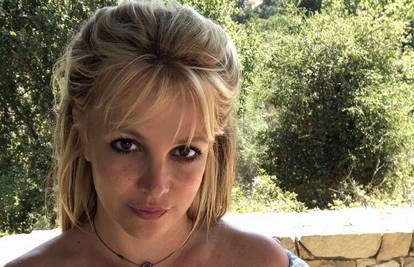 Britney Spears izazvala ljutnju s novom golom fotkom: 'Neka joj netko oduzme mobitel odmah'