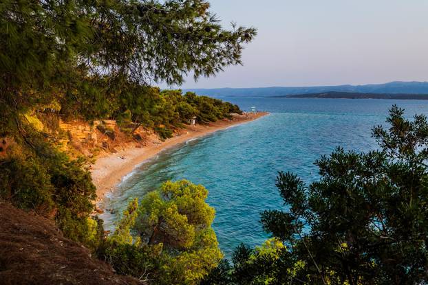 Bol:  Predvečerje na Zlatnom Ratu