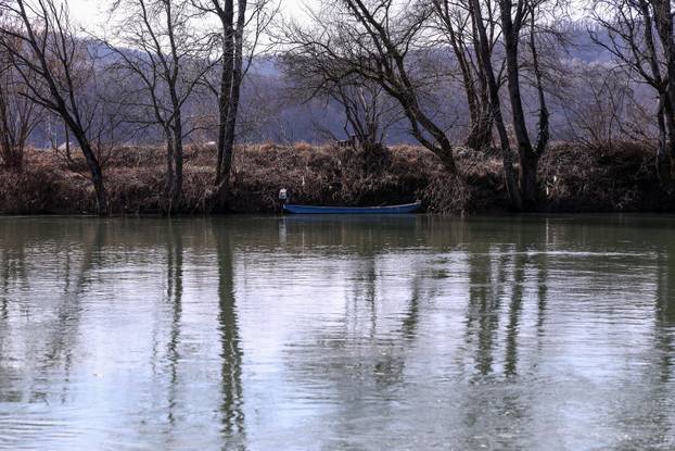 Hrvatska Kostajnica: Pri prevrtanju čamca u Rijeci Uni jedna je osoba poginula