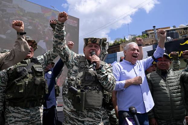 Venezuela holds drills to train citizens in weapon handling