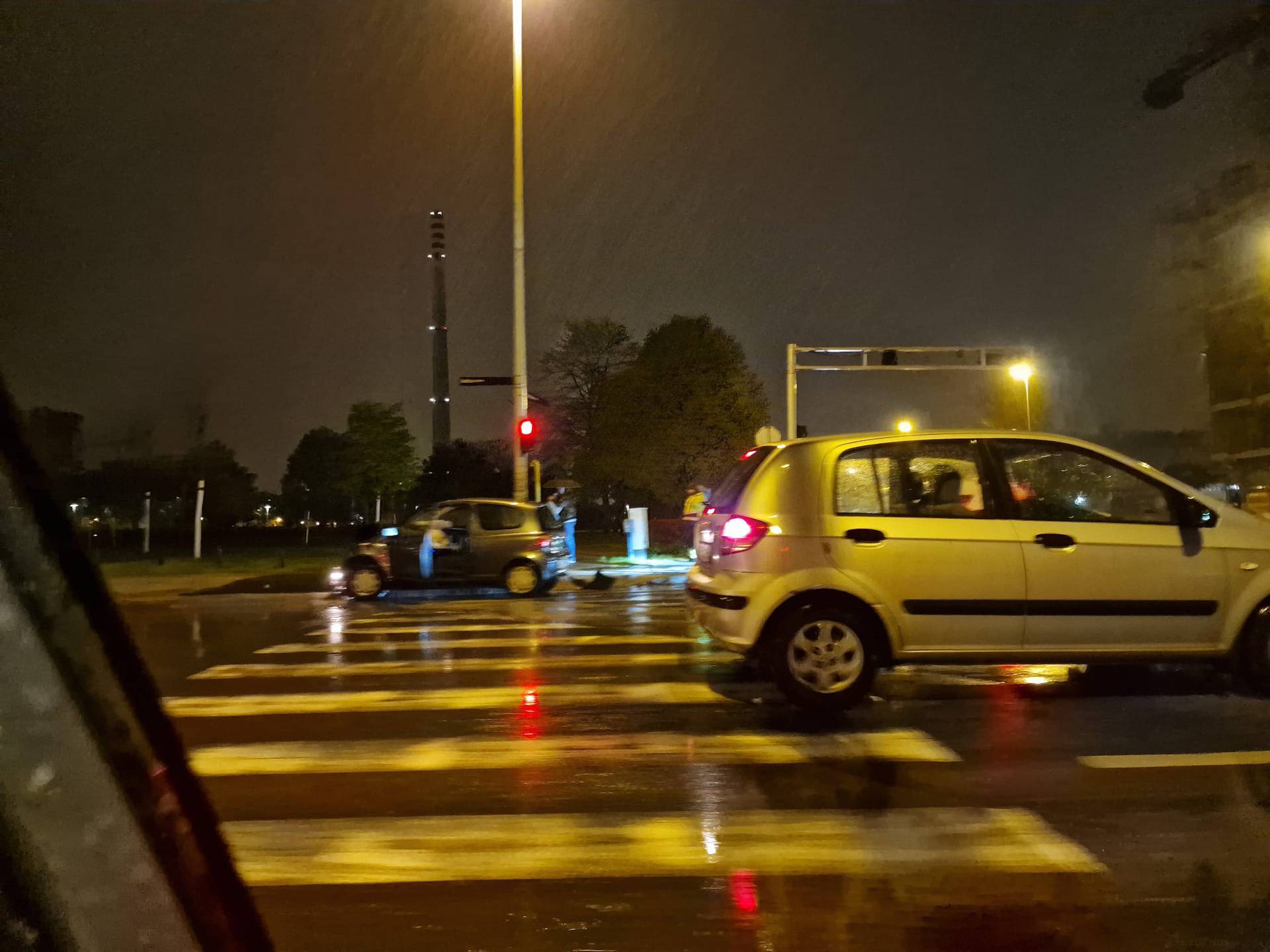 FOTO Sudar na Selskoj cesti u Zagrebu, dvoje ljudi ozlijeđeno