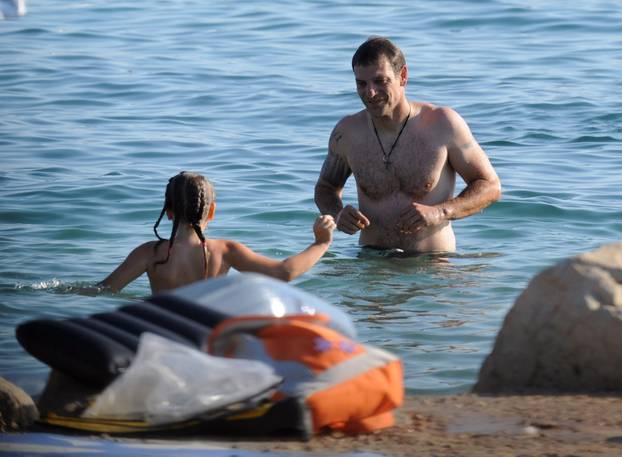 ARHIVA - 2011. Srima: Slaven Bili? uživa u odmoru s k?eri Alanom